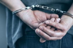 हापुड़ पुलिस के हत्थे चढ़ा 15 हजार का इनामी गैंगस्टर मिर्जा मुशीर ‘चोर’, ऐसे
दबोचा गया - image