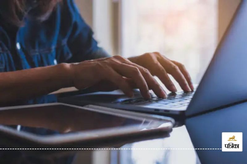 CG News: रविवि का पोर्टल बंद, आवेदन करने के लिए भटक रहे हैं 12वीं पास छात्र(photo-unsplash)