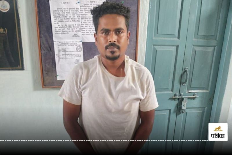 विस्फोटक अबूझमाड़ ले जाने वाला गिरफ्त में (फोटो सोर्स-पत्रिका)