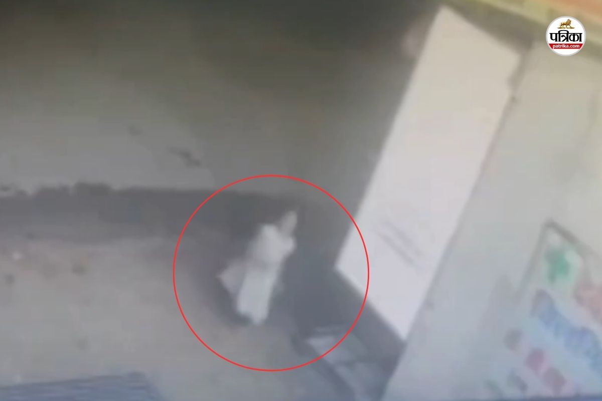 करंट की चपेट में आने से मासूम की मौत, देखें घटना का Video