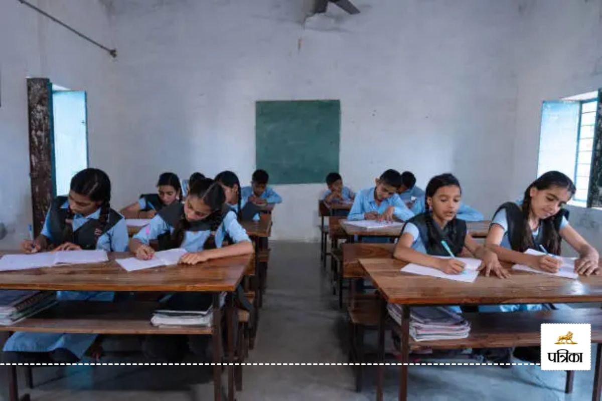 बिना अनुमति सरकारी स्कूलों में CBSE पाठ्यक्रम, स्कूल का नाम भी गलत बता रहे…