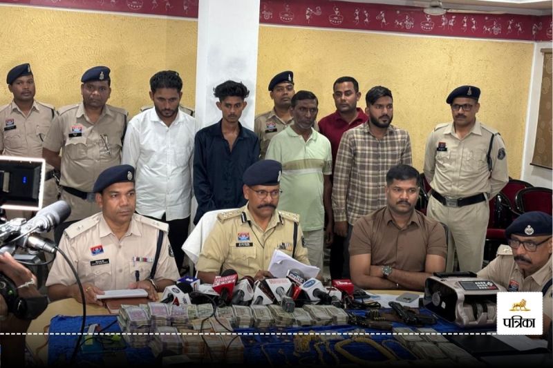 बाप-बेटा सहित 4 आरोपी गिरफ्तार (फोटो सोर्स- पत्रिका)