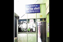 CG News: मनचाही पोस्टिंग के लिए शिक्षकों का DEO ऑफिस में मजमा, नेताओं से लगवा
रहे सिफारिश - image
