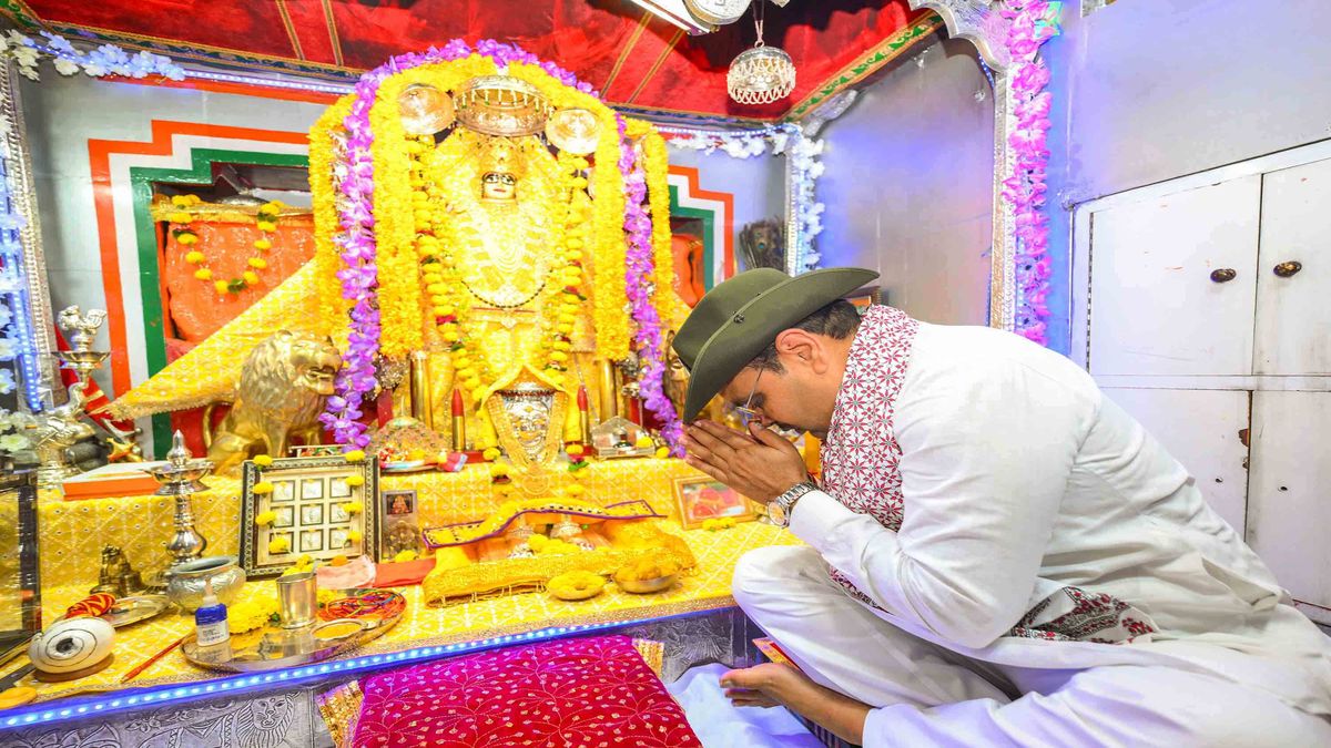 Watch Video: सरहद पर सीमा सुरक्षा बल के जवानों से मिले मुख्यमंत्री, तनोट में की
पूजा-अर्चना