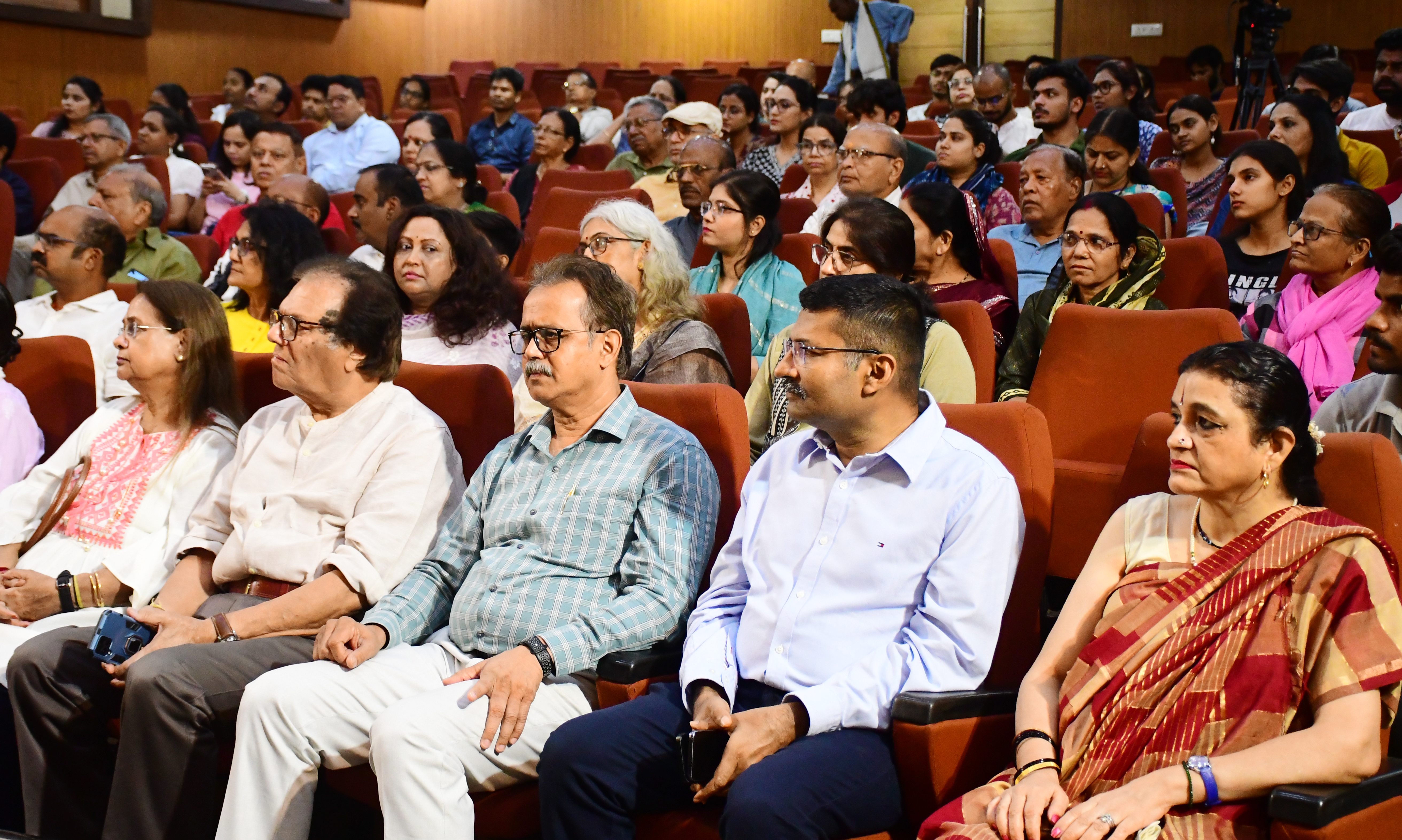 भोपाल. 21वा रंग आलाप नाट्य महोत्सव में नाटक उनके बाद का मंचन फोटो देखें