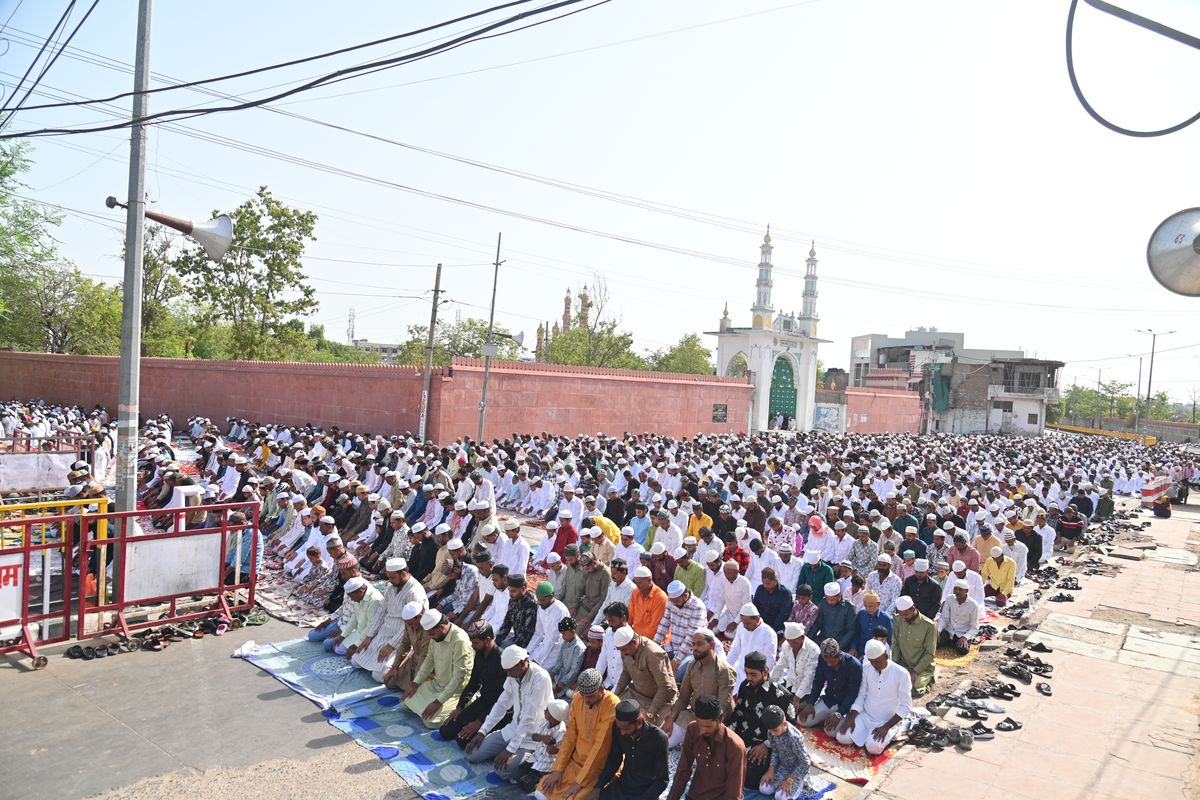 Eiduljuha:अकीतद से मनाई ईदुल अजहा:‘बुराइयों से करें परहेज, खुद बदलेंगे तो जमाना
बदलेगा’