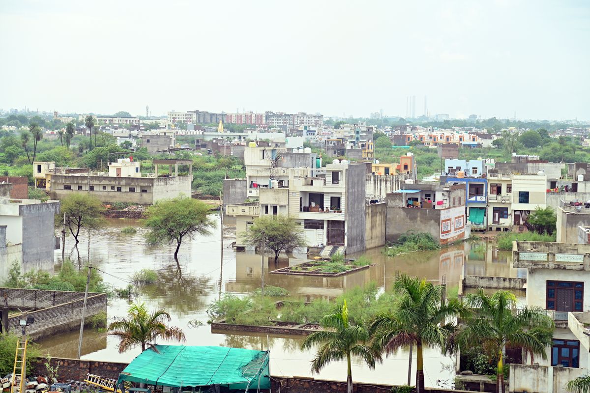 WeatherUpdate :पौने पांच इंच बारिश, कई कॉलोनियां टापू बनी