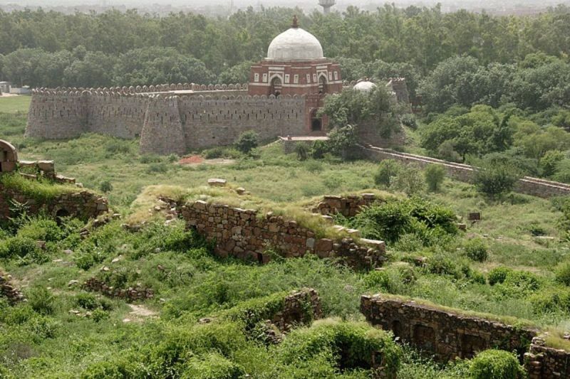 Tughlaqabad Fort in Delhi: रात में गलियारे से आती अजीब आवाजें और भूतिया कहानी..क्या है तुगलकाबाद किले का इतिहास?