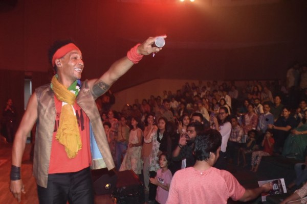 Singers Devid Walters