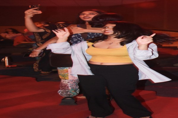 Singers Devid Walters