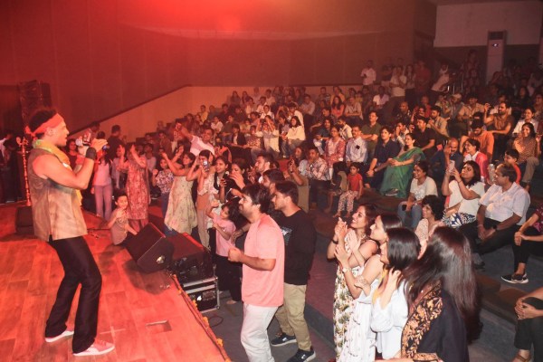 Singers Devid Walters