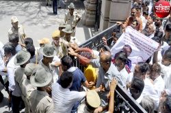 चिकित्सक व कांग्रेस महिला नेत्री का विवाद : चिकित्सक के पक्ष में आए ग्रामीण,
बोले: निष्पक्ष करवाई जाए जांच - image