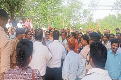 युक्तियुक्तकरण: अतिशेष शिक्षकों की सूची जारी करने में गड़बड़ी, दुर्ग में गरमाया
माहौल - image