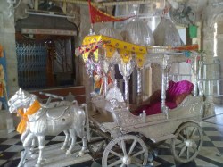 भगवान द्वारकाधीश के उत्सव स्वरूप की चांदी के रथ में होंगी चार परिक्रमाएं - image