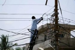 राजस्थान में 300 जगह बिजली विभाग के छापे… 5 शहरों में 288 बिजली चोर पकड़े, 83
लाख का जुर्माना - image