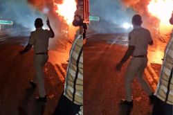 Rajasthan Breaking: कंटेनर में लगी भीषण आग, मौके पर दमकल की कई गाड़ियां, 5
स्कॉर्पियो जलकर खाक - image