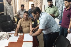राजस्थान में RAS अधिकारी पर पिस्टल तानने वाले पूर्व विधायक कंवरलाल मीणा की जेल
में बिगड़ी तबियत - image
