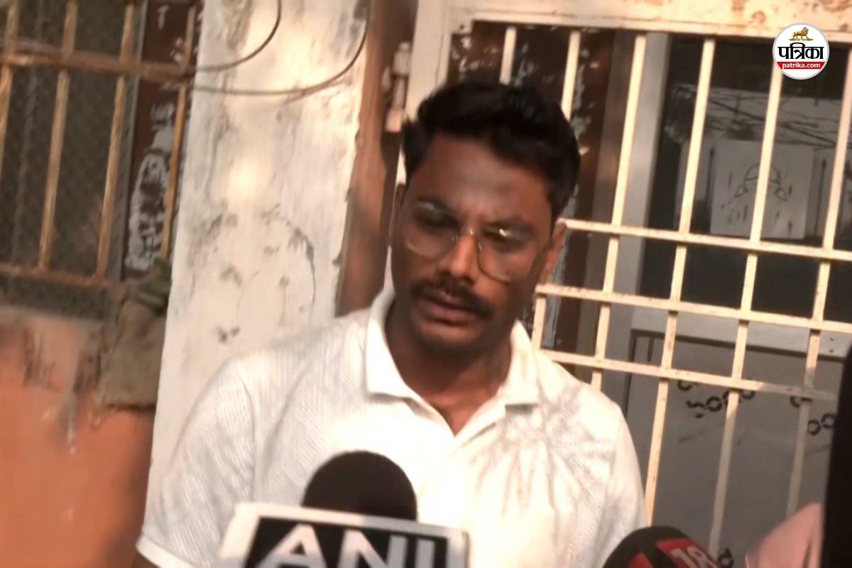 Raja Raghuvanshi Murder Case: गाजीपुर पहुंची लापता सोनम, मीडिया के सामने आया
भाई, बोला- जिसकी गलती हो उसे फांसी दे दो