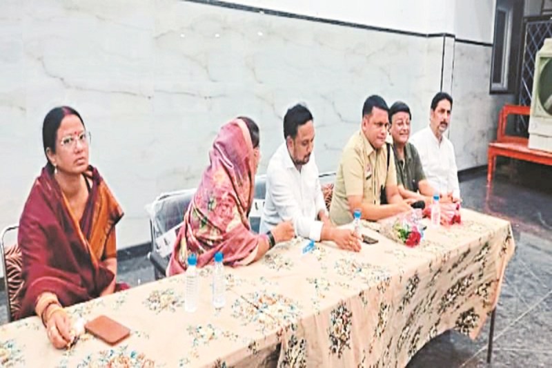 शराब-गांजा ने बिगाड़ा माहौल (Photo source- Patrika)