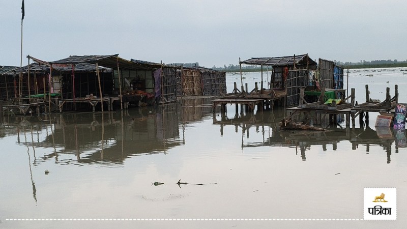 Ganga in spate in Amroha Tigri Ghat submerged