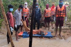 Girl child dead body found: मैनी नदी में बही बालिका का शव 5वें दिन बरामद, अब तक
2 महिला समेत 3 का मिला है शव, बच्चे की तलाश जारी - image