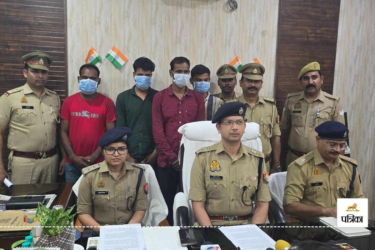 पुलिस ने 25 चोरी की मोटरसाइकिल,  2 अवैध तमंचे और 4 जिंदा कारतूस के साथ 4 शातिरों
की किया गिरफ्तार 