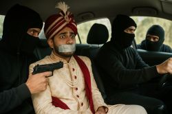 Sikar: शादी होने से पहले दूल्हे को किया किडनैप, जबरदस्ती कार में बैठाकर किया ये
काम, फिर चलती गाडी से फेंककर हो गए फरार - image