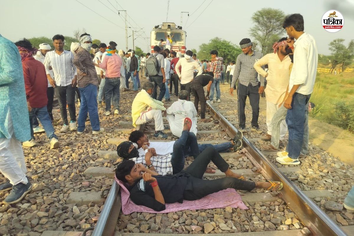 Gurjar Mahapanchayat: पीलूपुरा में हुई गुर्जर महापंचायत में इन मांगों पर बनी
सहमति, फिर पटरियां उखाड़ने की कोशिश क्यों, जानें