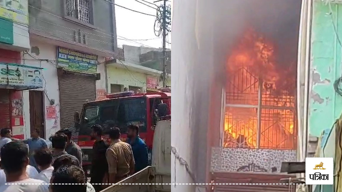 Amroha: इनवर्टर गोदाम में लगी भीषण आग, लाखों का सामान खाक, आग की लपटों से इलाके
में फैली दहशत