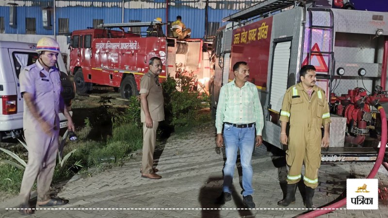 Huge fire in handicraft factory in Amroha