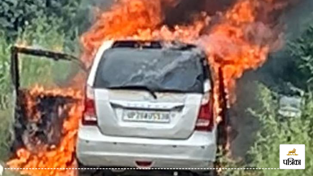 Bijnor: Moving car bursts into flames, driver jumps out to save life, WagonR
gutted