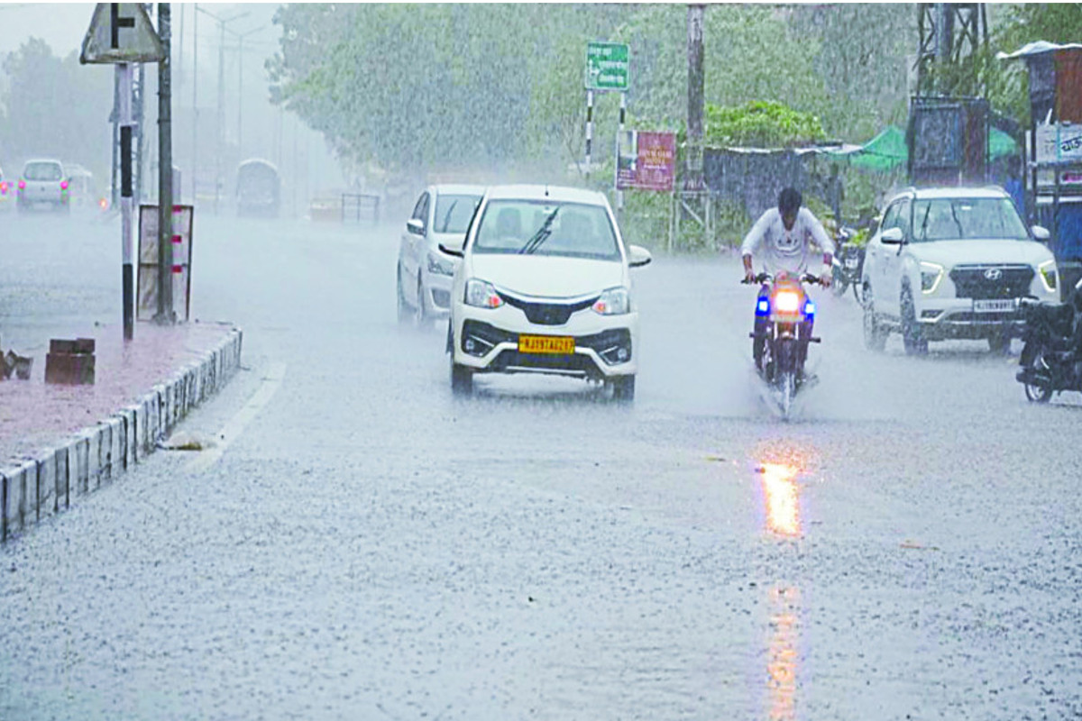 Rain Alert: अगले 90 मिनट में आंधी-तूफान के साथ बारिश का डबल अलर्ट, IMD ने दी
बड़ी चेतावनी