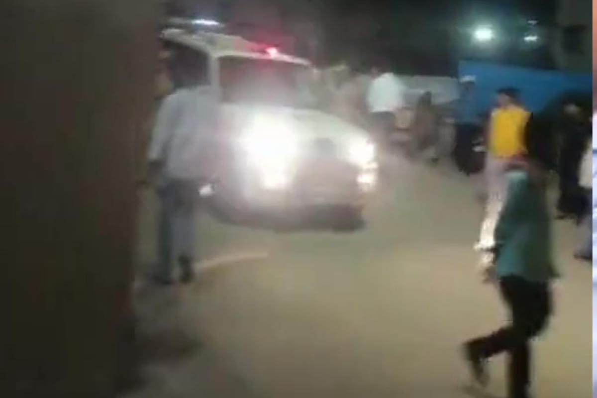 गोलियों की तड़तड़ाहट से गूंज उठा यूपी का यह गांव, पीड़ित के दरवाजे पर चढ़ कर
बदमाशों ने मारी गोली