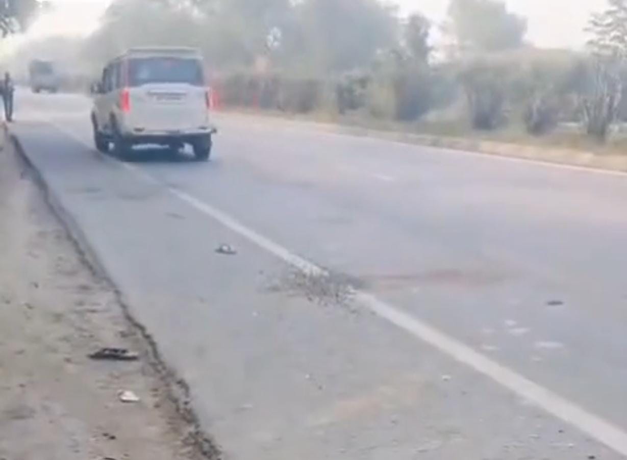 लखनऊ फोरलेन पर दर्दनाक हादसा…तीन लोगों को कुचलता हुआ निकल गया अज्ञात वाहन, हाइवे
पर अफरा तफरी