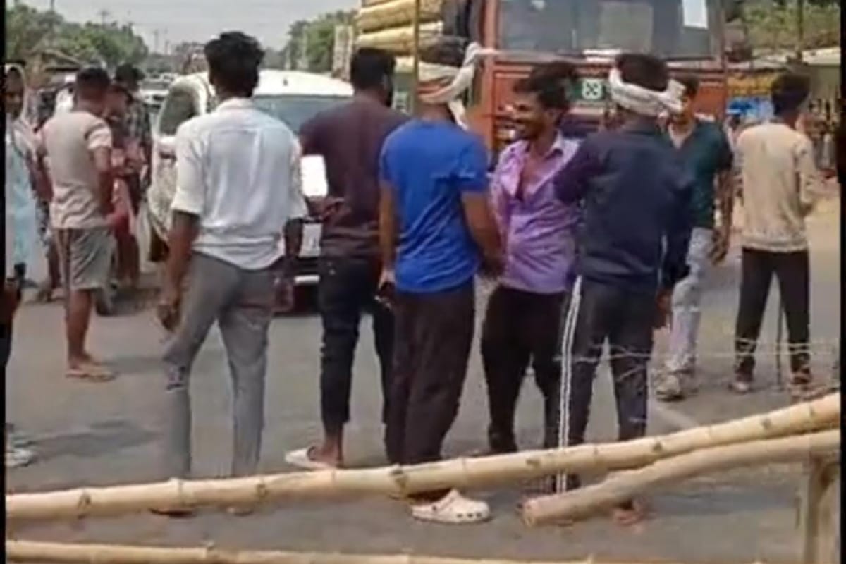 बिजली विभाग की लापरवाही बनी दो सगे भाइयों का काल, हाइटेंशन तार से छू गई
सीढ़ी…तड़प कर हुई मौत
