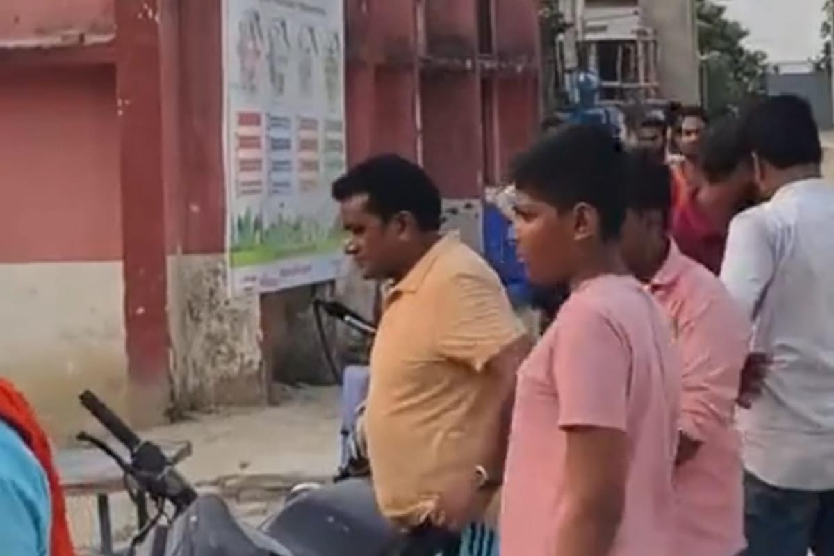 शादी के आठ दिन बाद ही दुल्हन हो गई बेवा…सड़क हादसे में युवक सहित दो की मौत, पांच
अन्य घायल