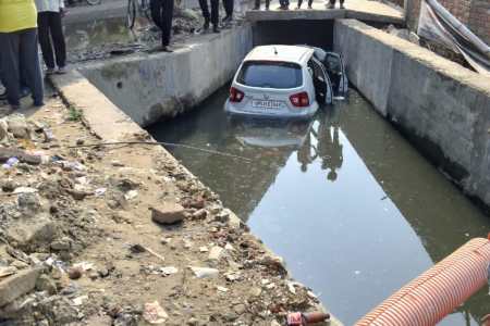 Up news, car accident, gorakhpur