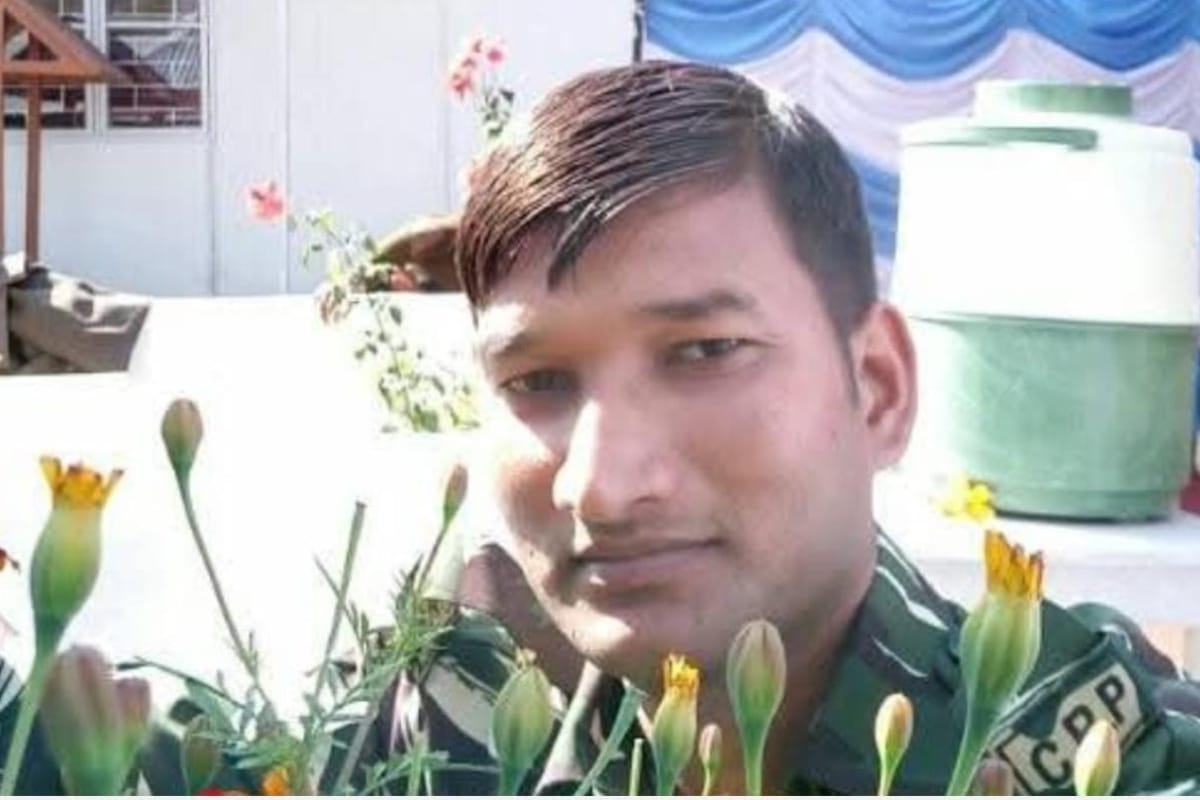नक्सल ऑपरेशन में बलिदान हुए CRPF जवान का शव पहुंचा गांव, परिजनों की चीत्कार से
दहल उठा गांव
