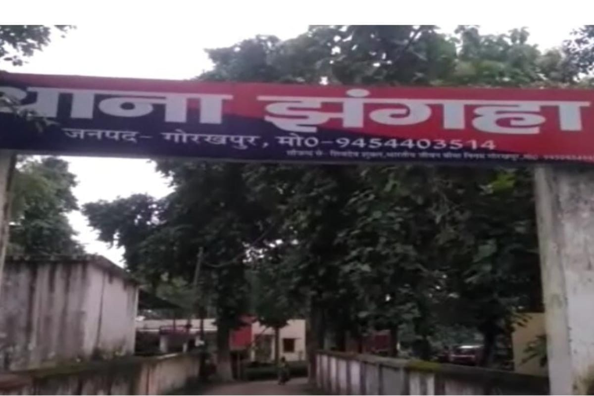 Up news, gangaster, gorakhpur, false visa