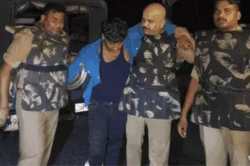 लखनऊ पुलिस का तड़के एनकाउंटर…महिला से लूट के आरोपी बदमाश के पैर में लगी गोली,
साथी फरार - image