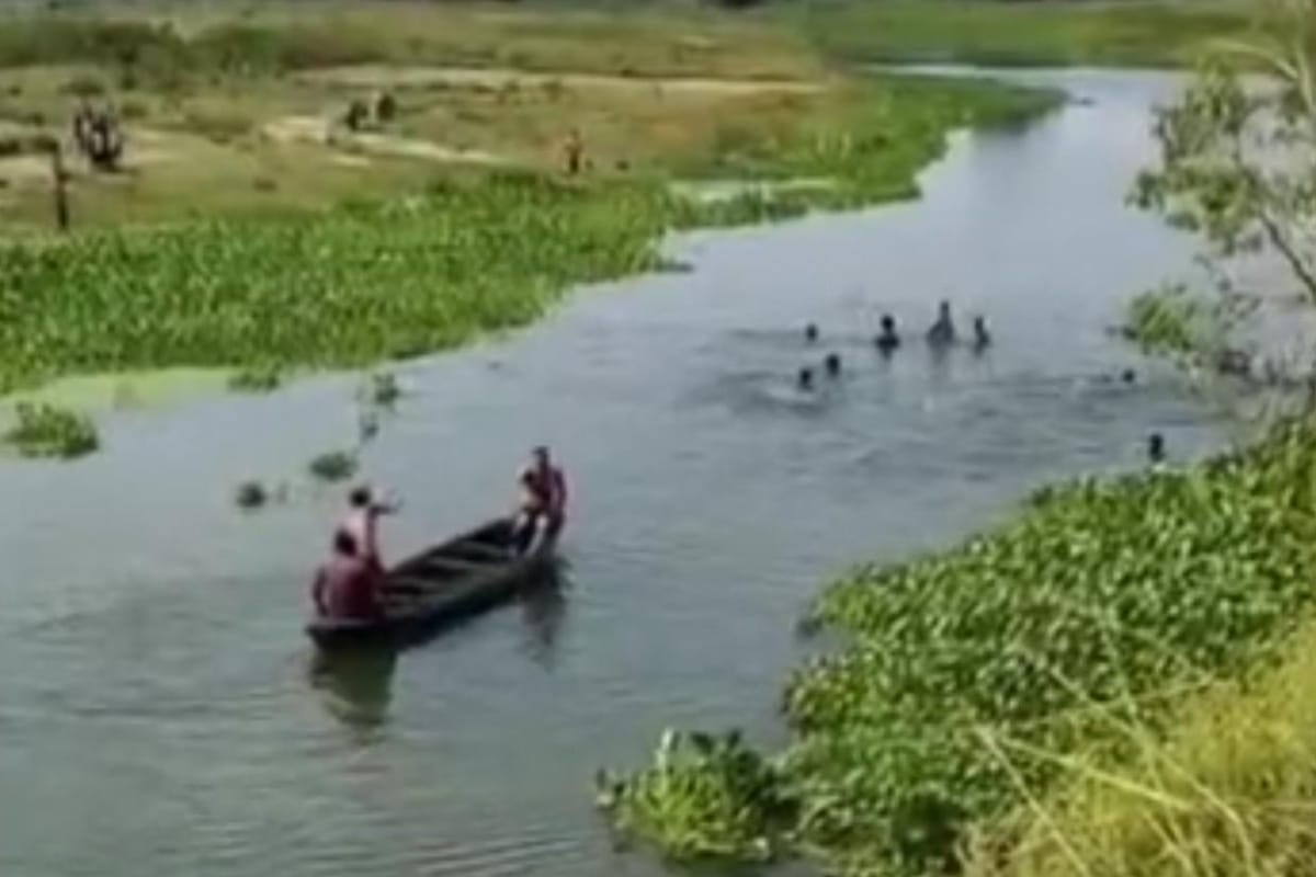 यूपी में दर्दनाक हादसा…नहाने के दौरान नदी की तेज धार में डूबे दो किशोर, घंटों
बाद नदी में तैरती मिली लाश