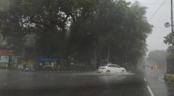 Heavy Rain: उत्तर प्रदेश में मॉनसून का प्रकोप: 55 जिलों में भारी बारिश और तेज
हवाओं की चेतावनी - image
