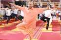 सीएम योगी ने गोरखनाथ मंदिर में किया योग, बोले…योग देता है “स्वस्थ काया के साथ
स्वस्थ मस्तिष्क”