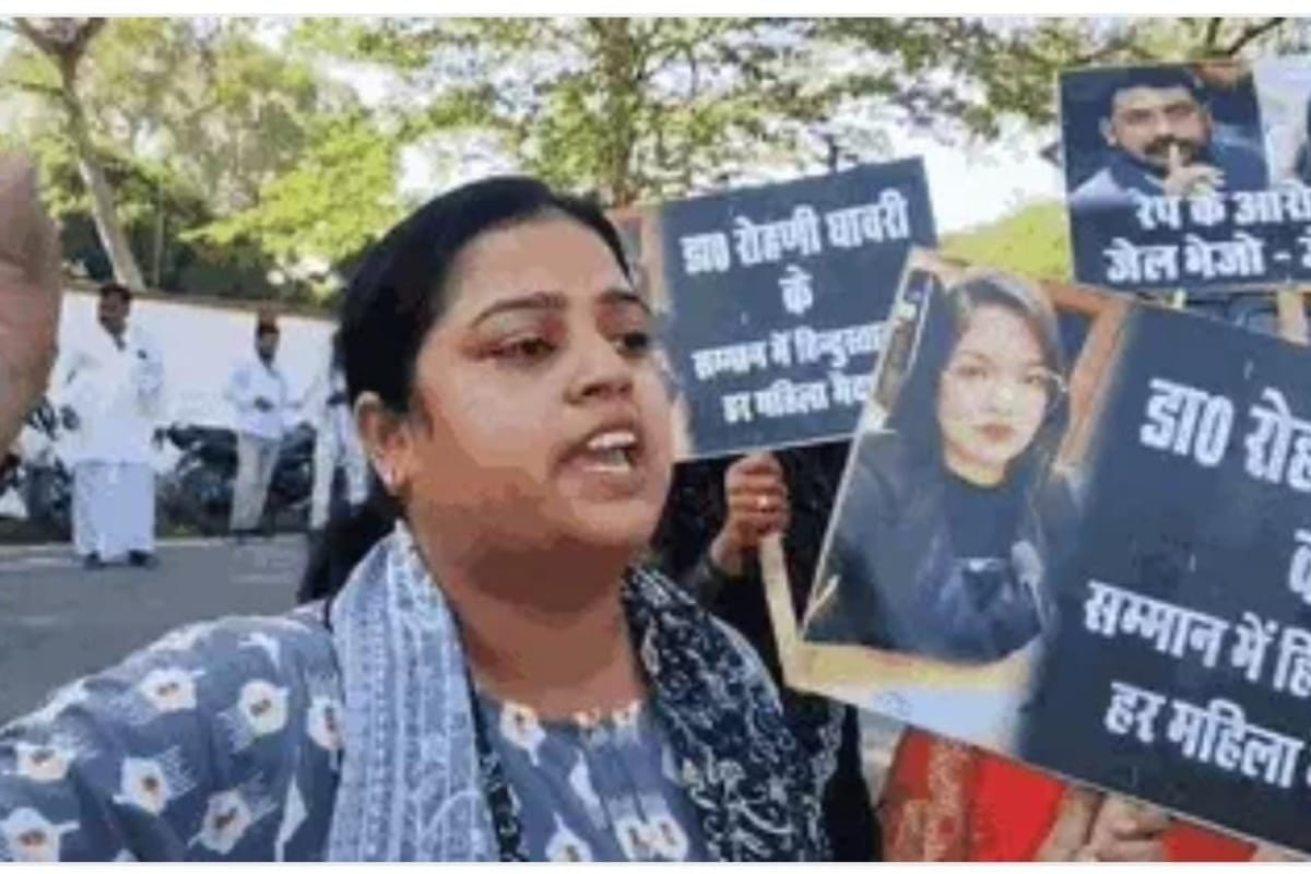 यूपी में चंद्रशेखर के कार्यक्रम में महिलाओं का हंगामा, डॉक्टर रोहिणी के समर्थन
में लगे नारे…’रेप आरोपी को जेल भेजो’