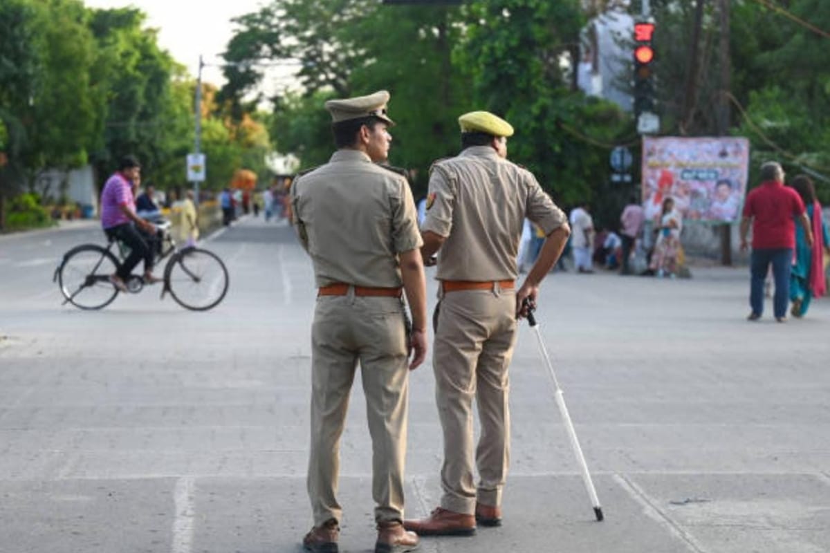 यूपी में ट्रेनी सिपाही इस्तीफा लेकर पहुंचा SP ऑफिस, बोला…नहीं करनी नौकरी, बात
सुनते ही PRO के उड़े होश