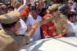 यूपी में नेता प्रतिपक्ष माता प्रसाद पांडे के काफिले पर पथराव, अखिलेश यादव के
खिलाफ जमकर नारेबाजी - image