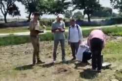 आर्केस्ट्रा डांसर से लव मैरिज करना युवक को पड़ा भारी, घर लौटा तो मां और बहनों ने
कर डाला जघन्य कांड - image