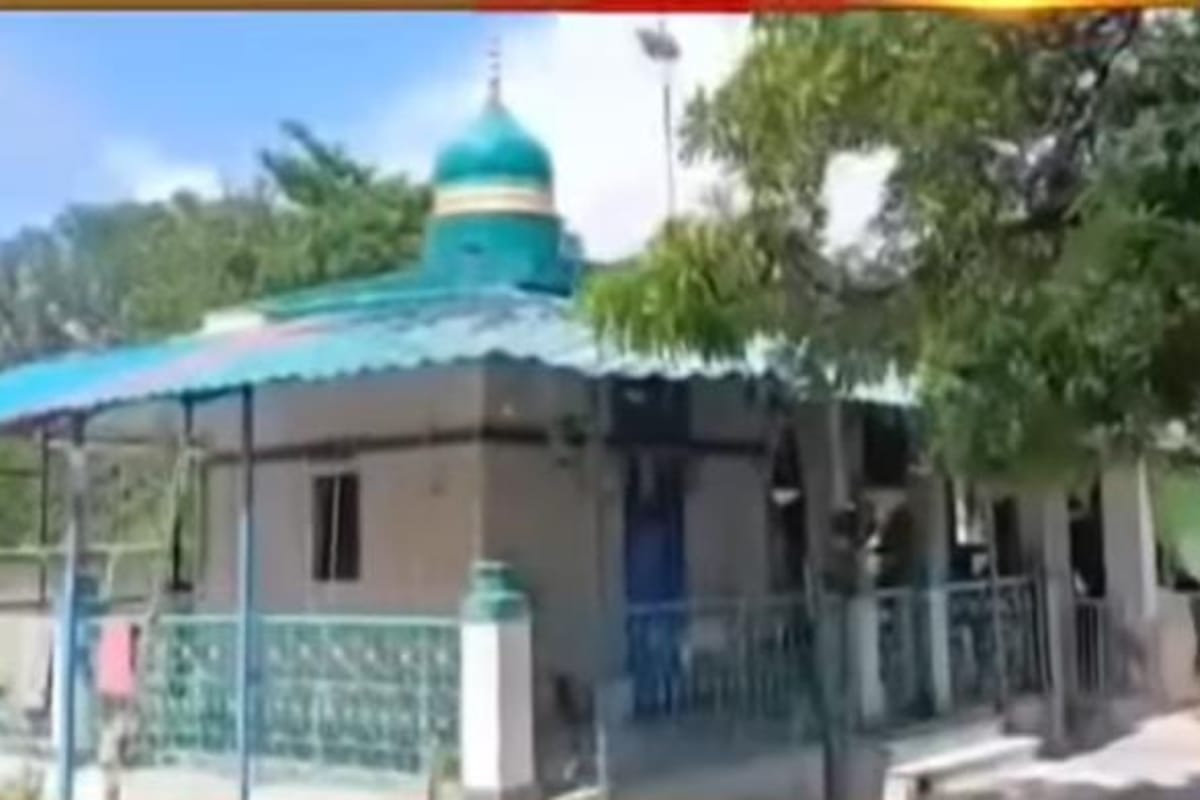 यूपी में अब फागू बाबा की समाधि पर नहीं लगेगा मेला, भूत-प्रेत के नाम पर मौलवी
करते थे लाखों की ठगी