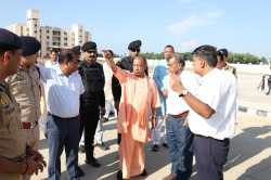 राष्ट्रपति के आगमन की तैयारियों का निरीक्षण करने पहुंचे मुख्यमंत्री, सुरक्षा
व्यवस्था से लेकर स्वक्षता में न हो कोई चूक - image