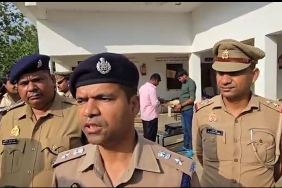 देवरिया में सनसनीखेज वारदात…स्कूल प्रबंधक की गला काट कर हत्या, पहले भी हो चुका
है गांव में नरसंहार